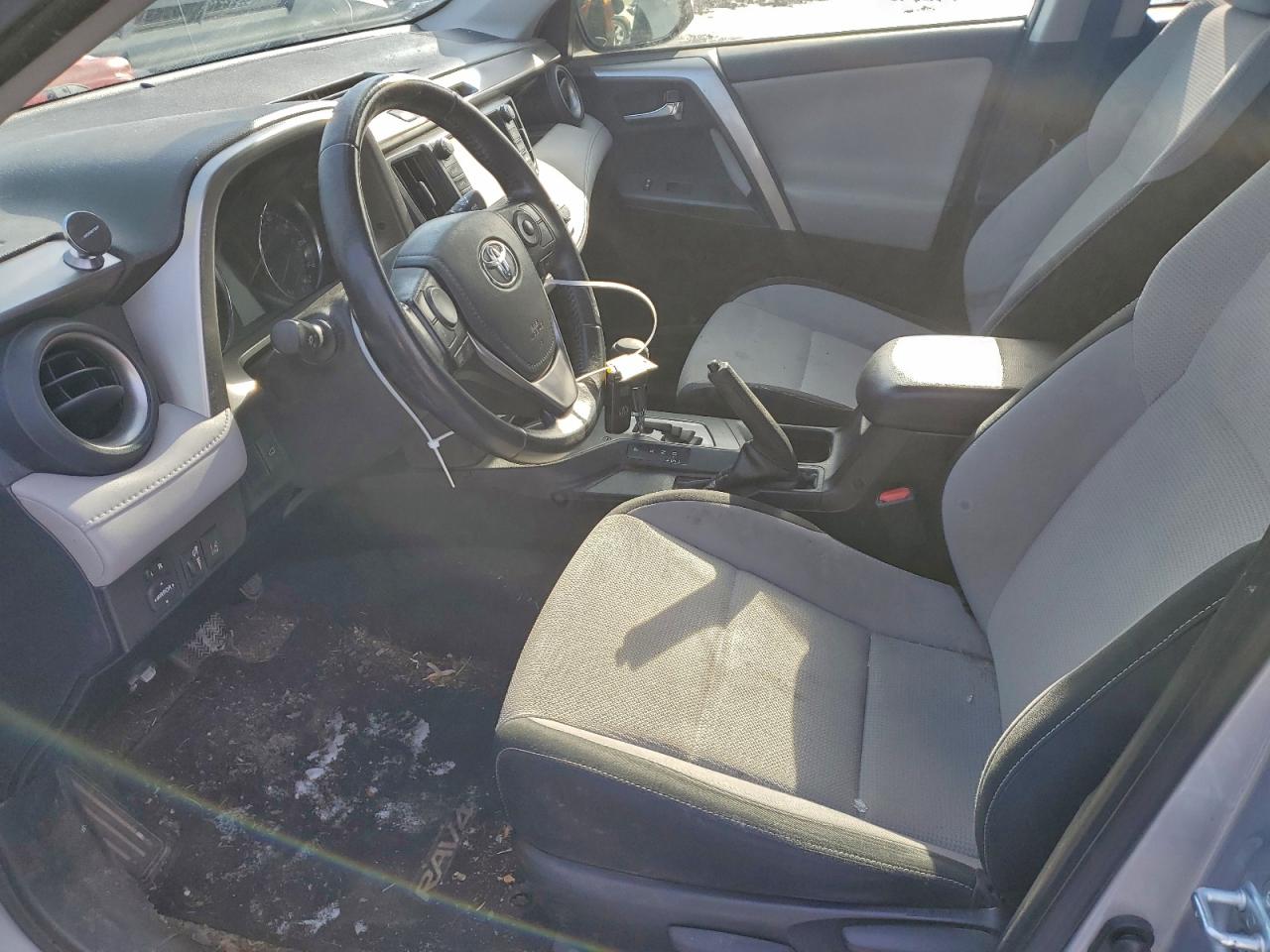 2016 TOYOTA RAV4 HV XLE photo 7