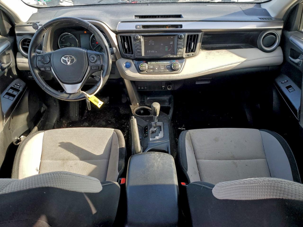 2016 TOYOTA RAV4 HV XLE photo 8