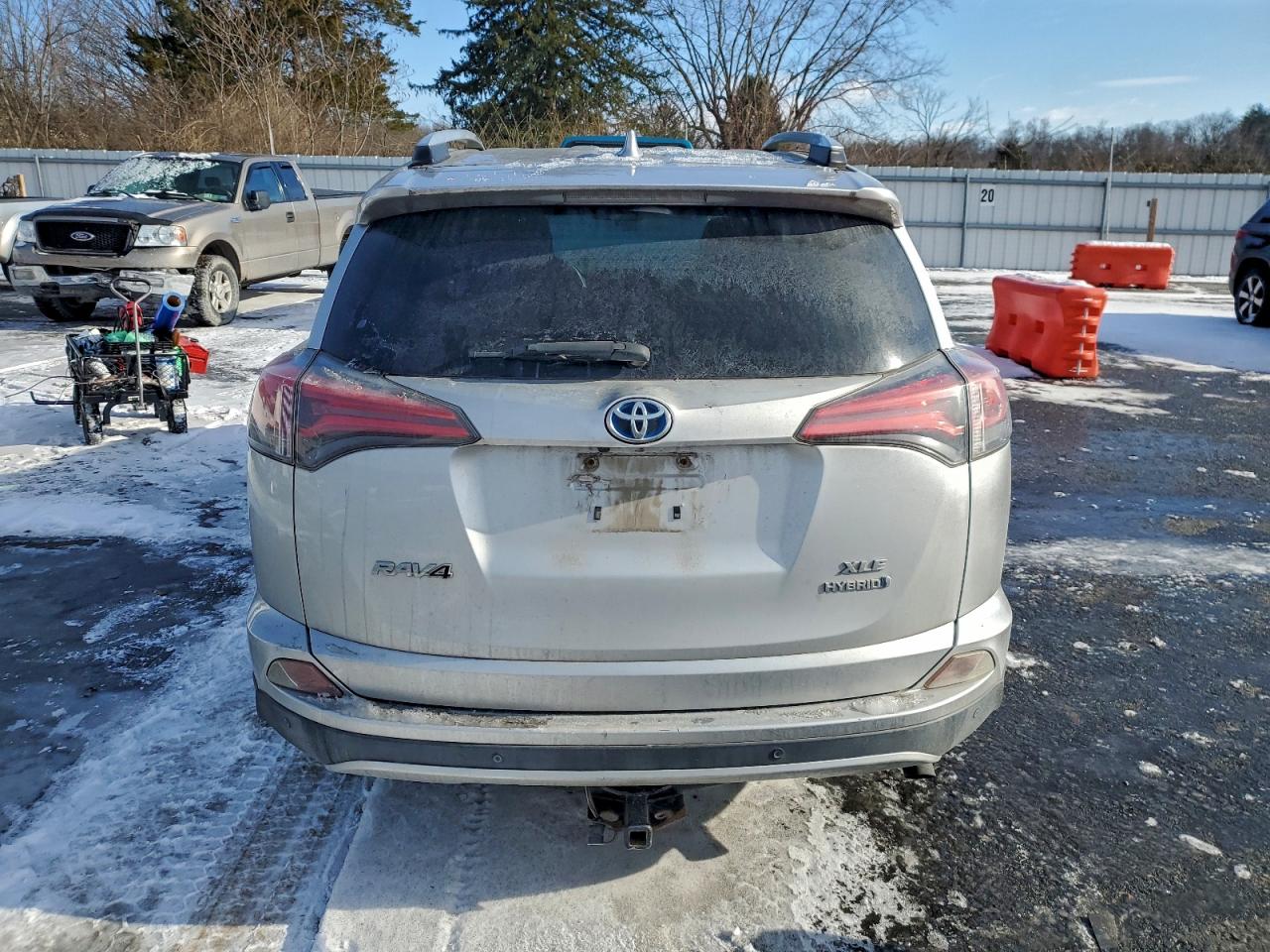 2016 TOYOTA RAV4 HV XLE photo 6