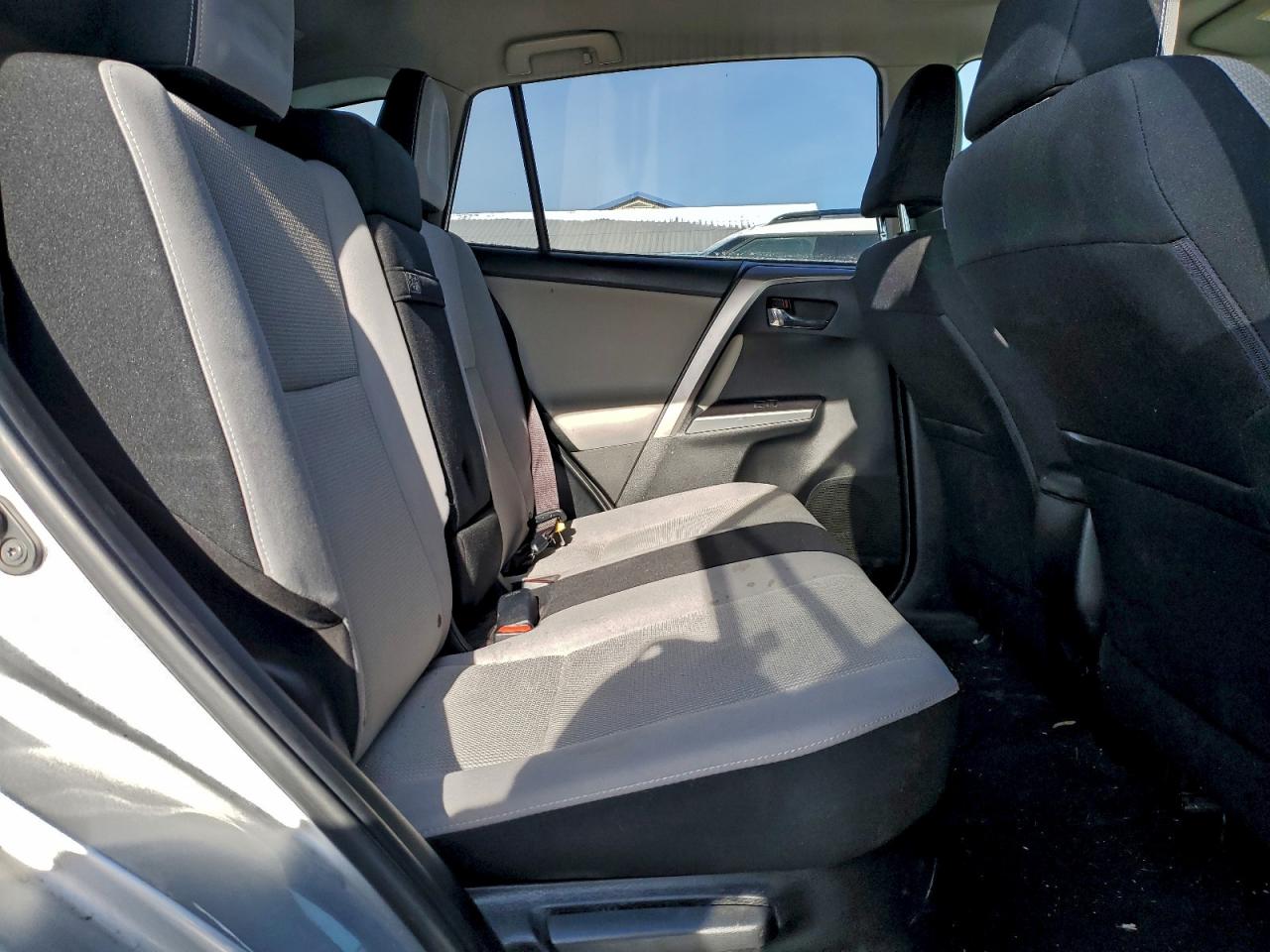 2016 TOYOTA RAV4 HV XLE photo 11