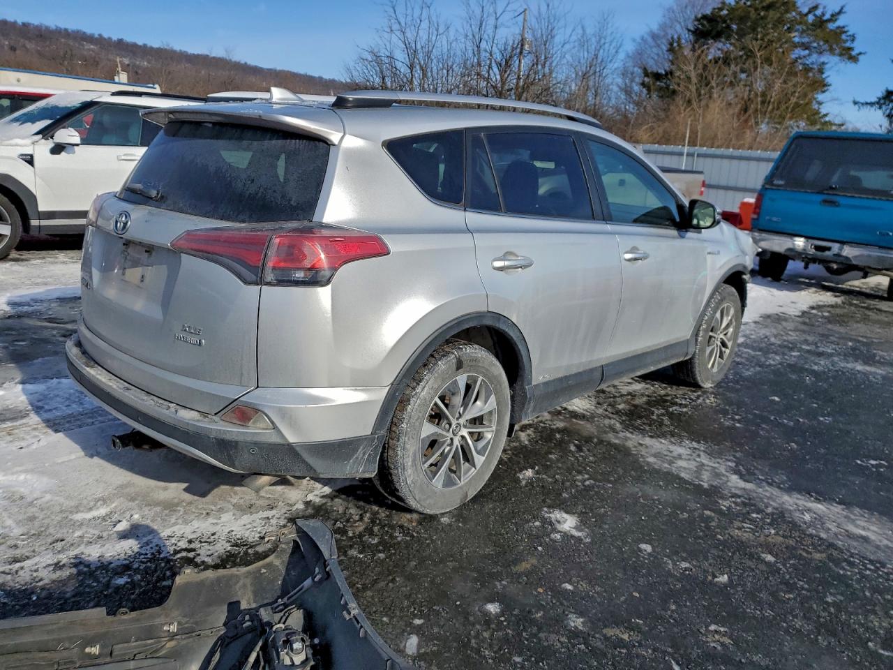2016 TOYOTA RAV4 HV XLE photo 3