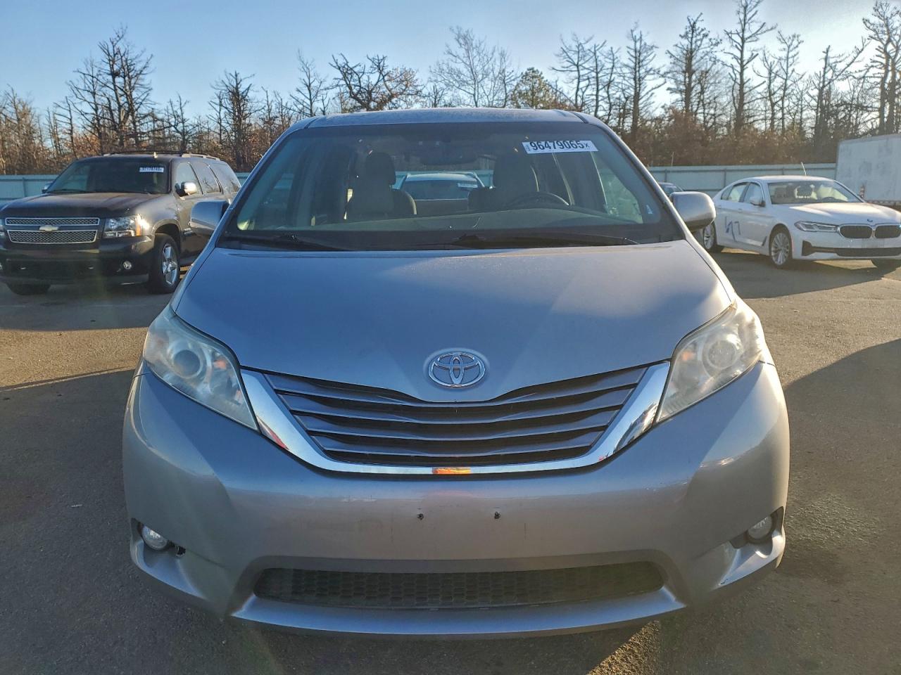 2016 TOYOTA SIENNA XLE photo 5