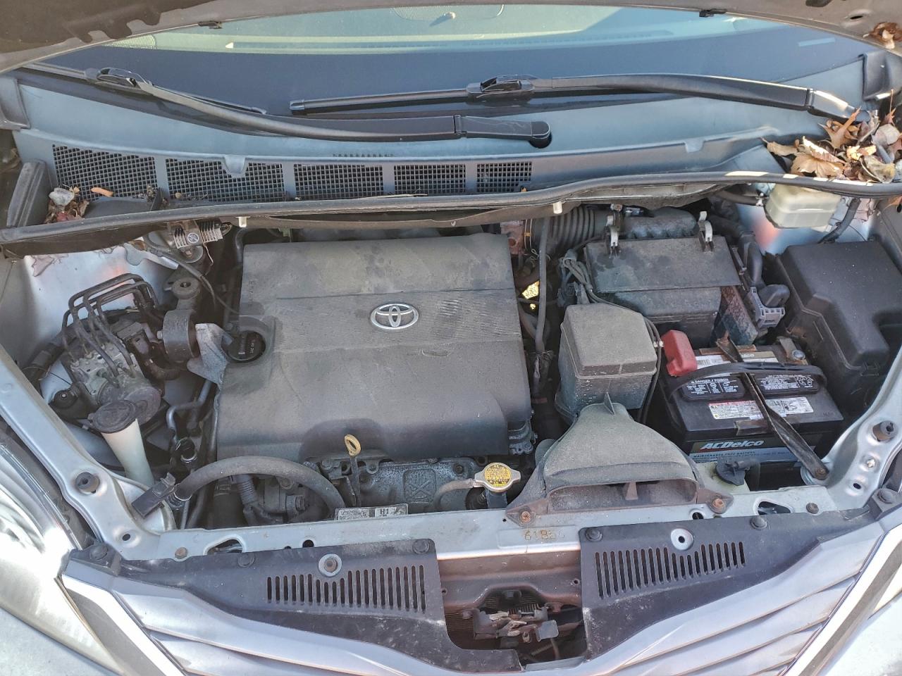 2016 TOYOTA SIENNA XLE photo 12