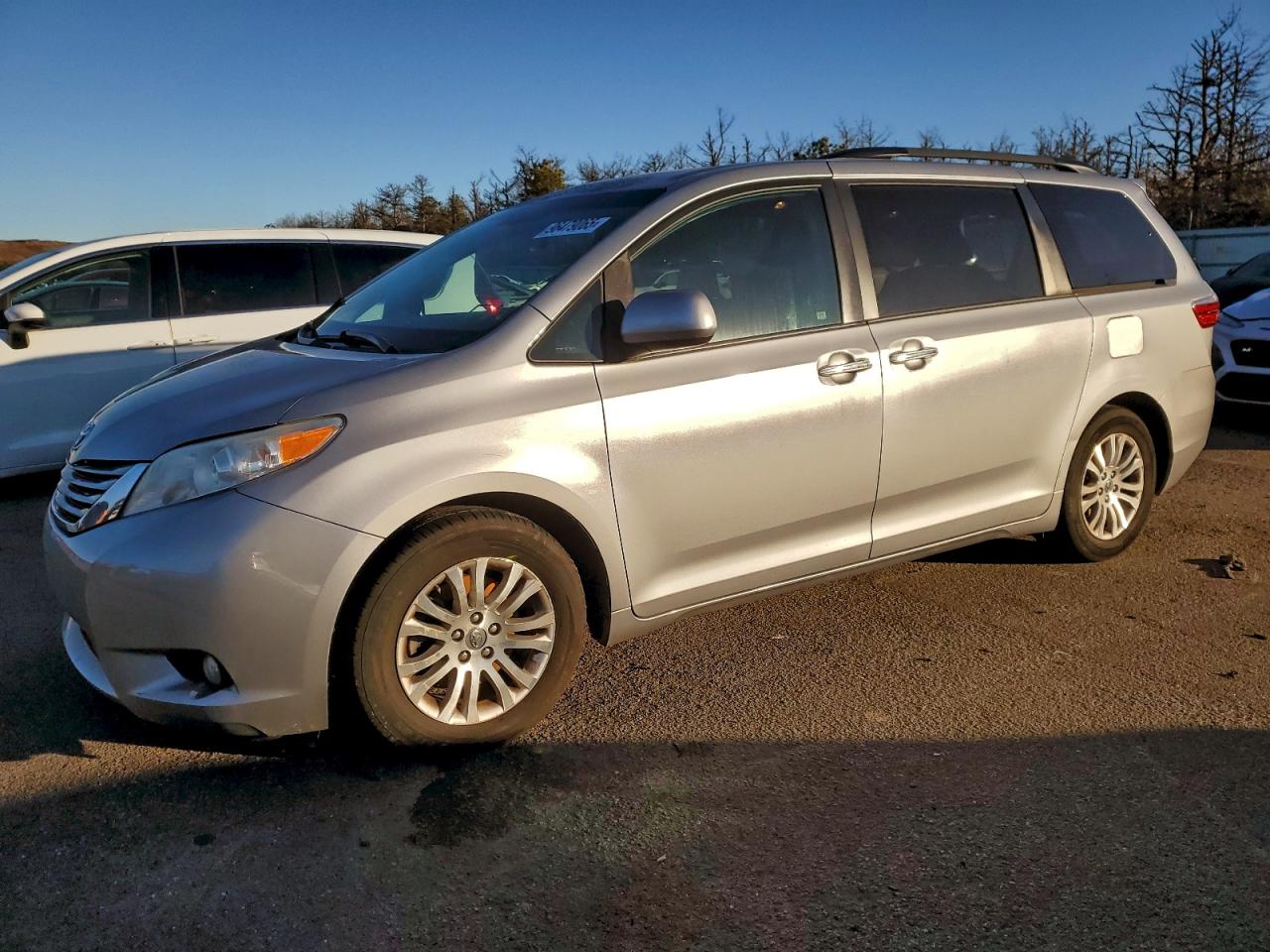 2016 TOYOTA SIENNA