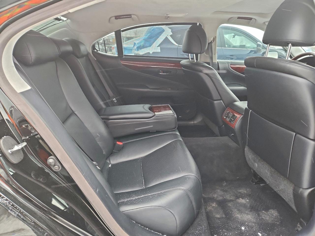 2011 LEXUS LS 600HL photo 10