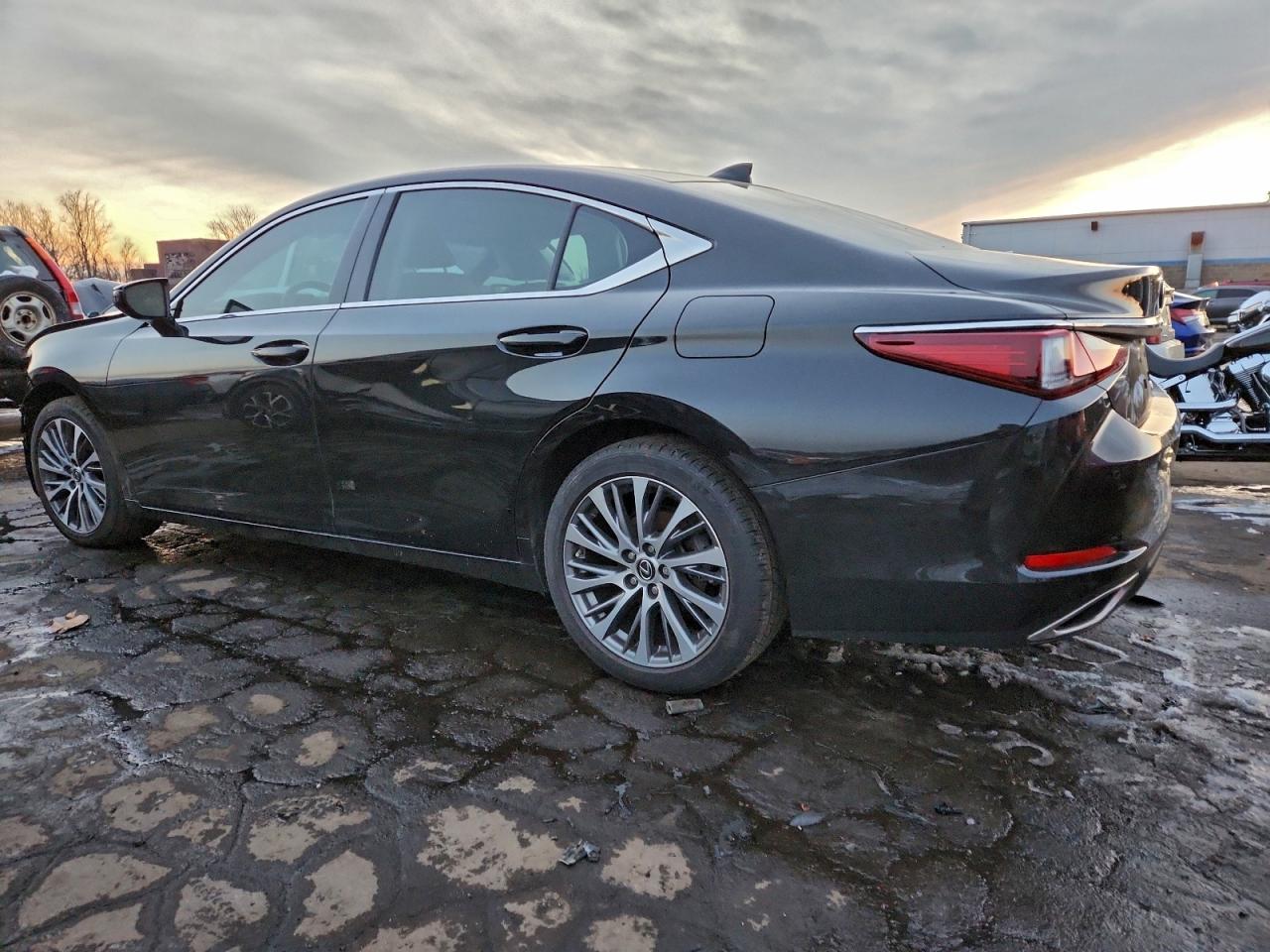 2020 LEXUS ES 350 photo 2
