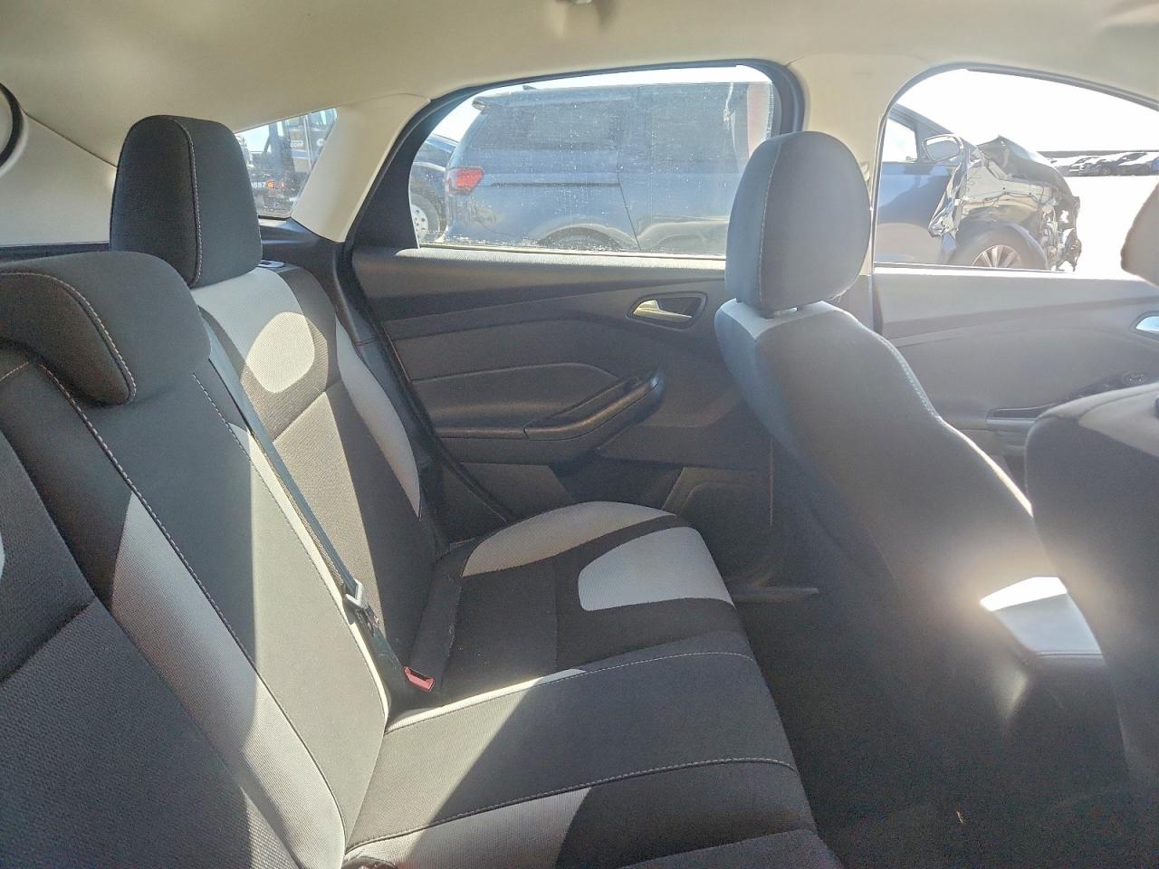 2014 FORD FOCUS SE photo 10