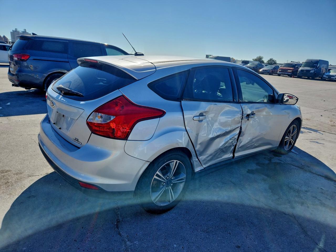 2014 FORD FOCUS SE photo 3