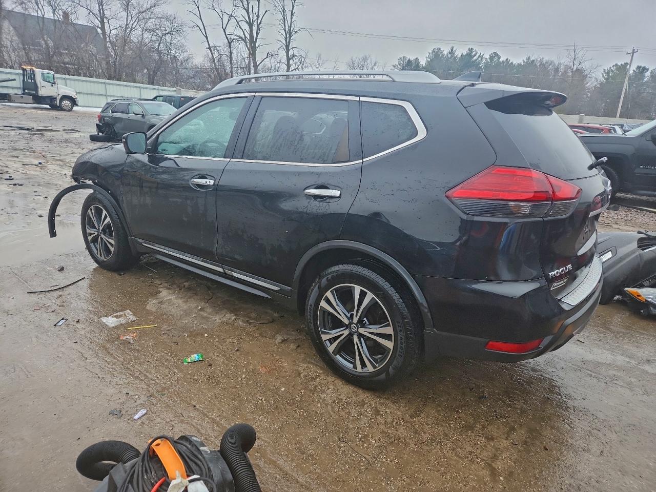 2017 NISSAN ROGUE SV photo 2