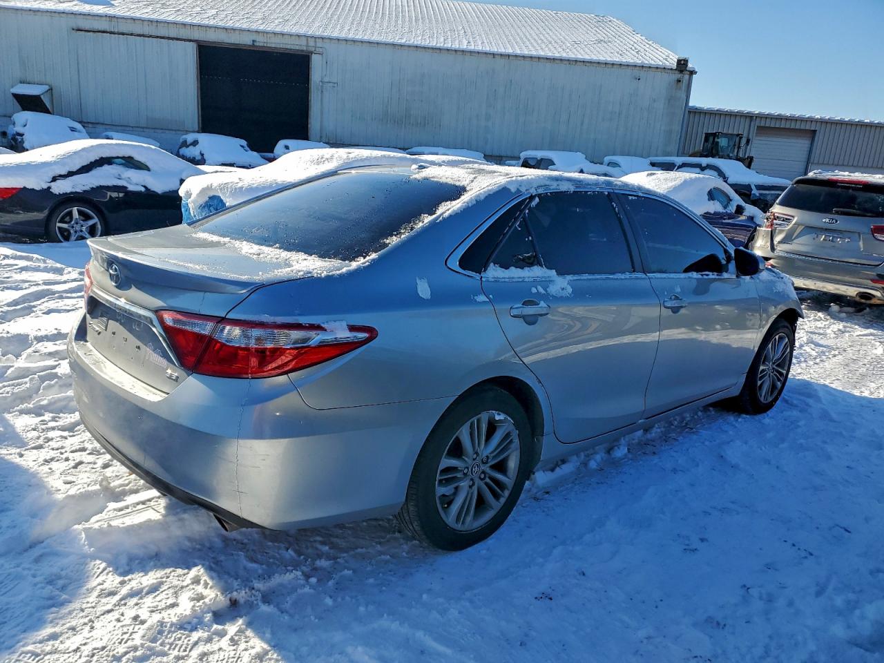 2015 TOYOTA CAMRY LE photo 3