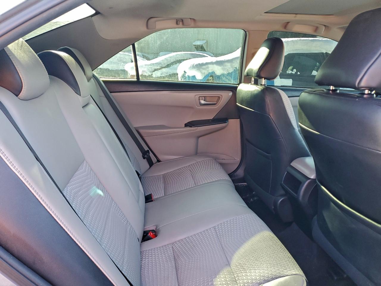 2015 TOYOTA CAMRY LE photo 10