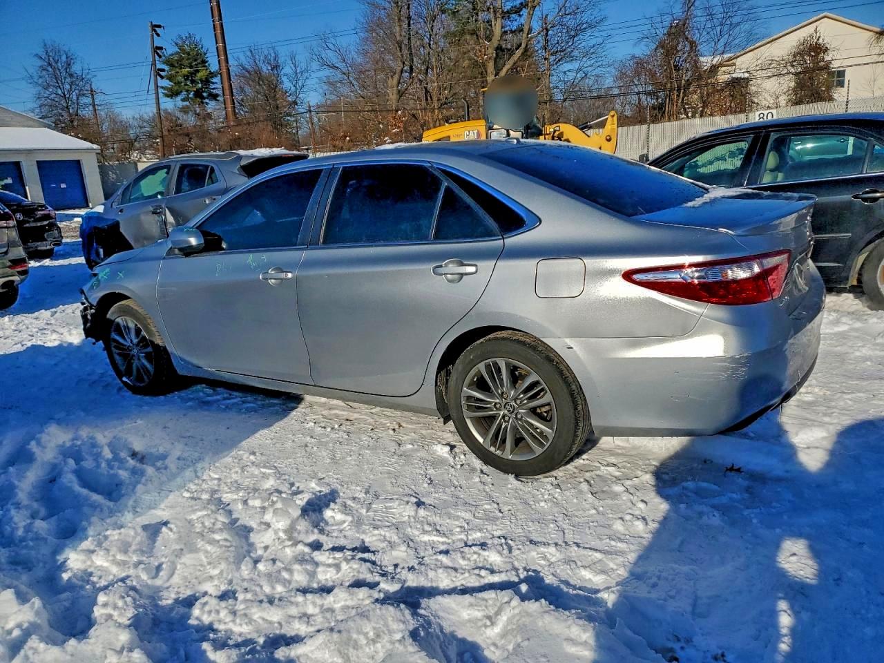 2015 TOYOTA CAMRY LE photo 2