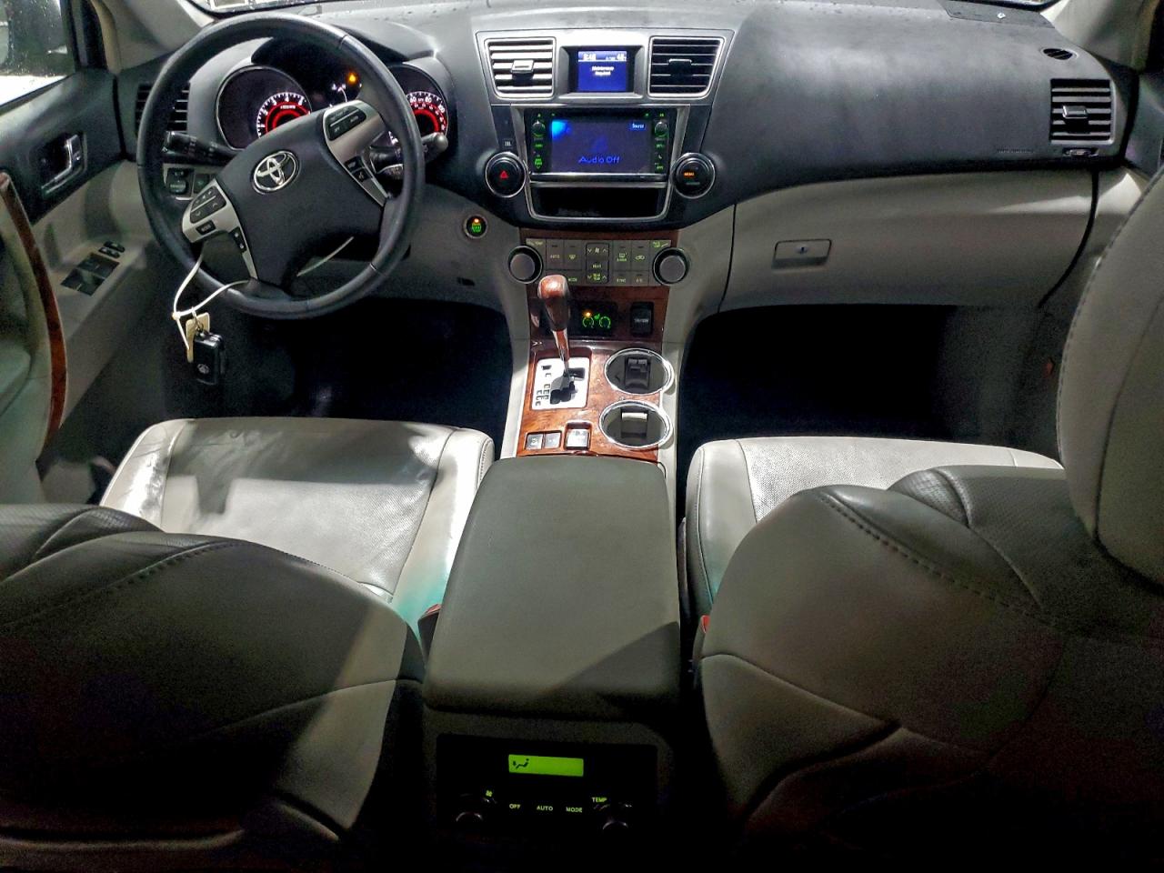 2013 TOYOTA HIGHLANDER LIMITED photo 8