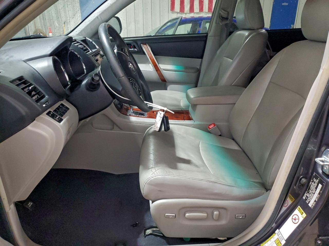 2013 TOYOTA HIGHLANDER LIMITED photo 7