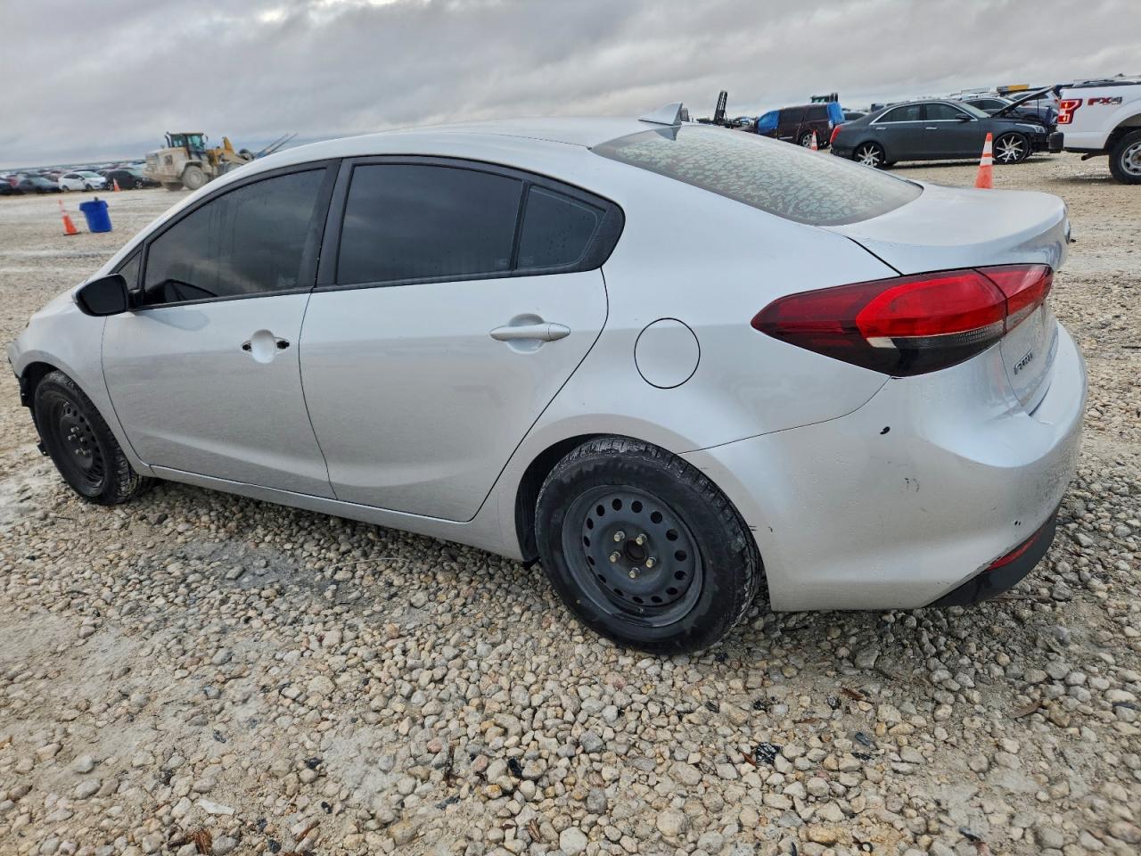 2018 KIA FORTE LX photo 2
