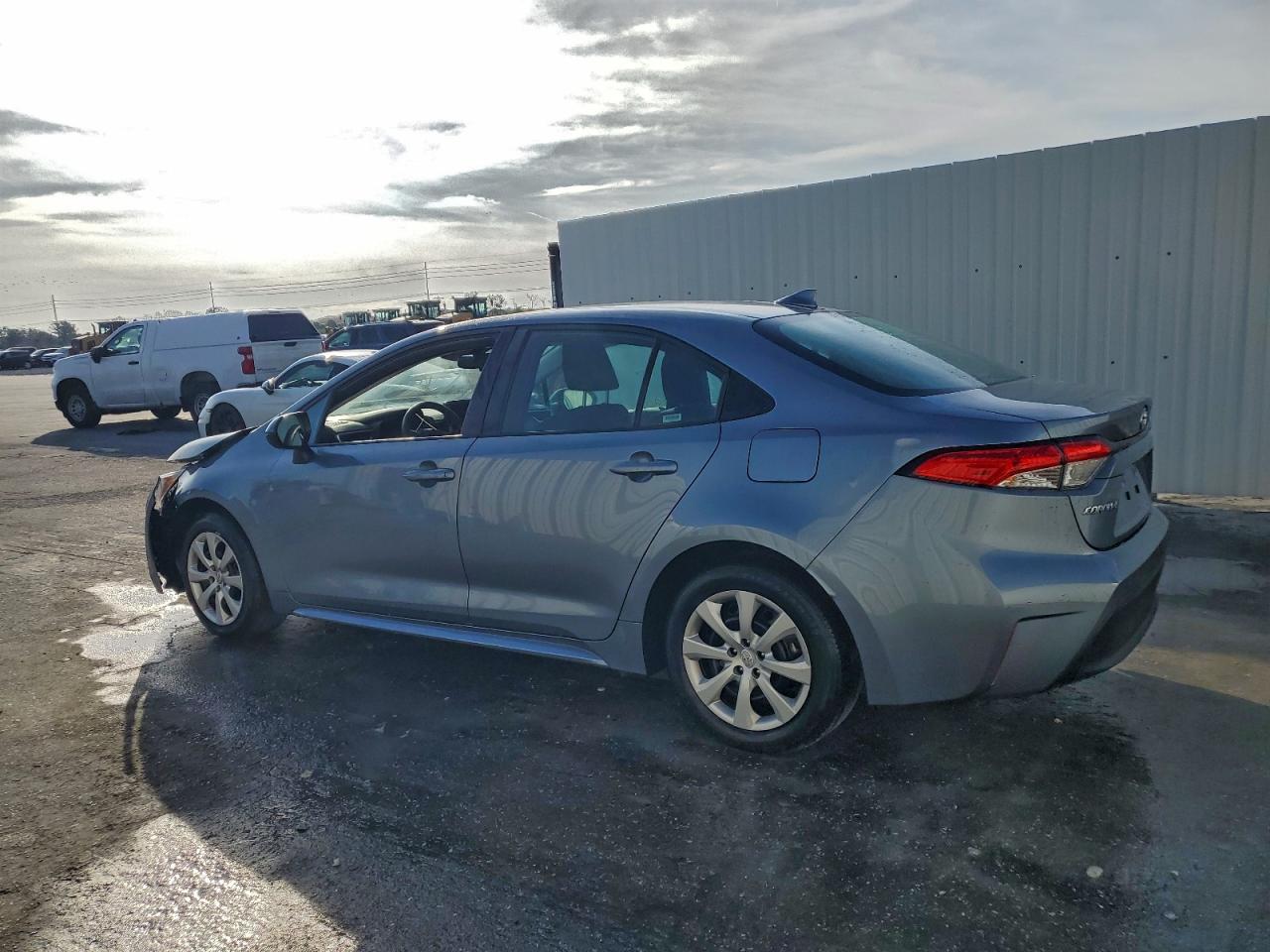 2024 TOYOTA COROLLA LE photo 2