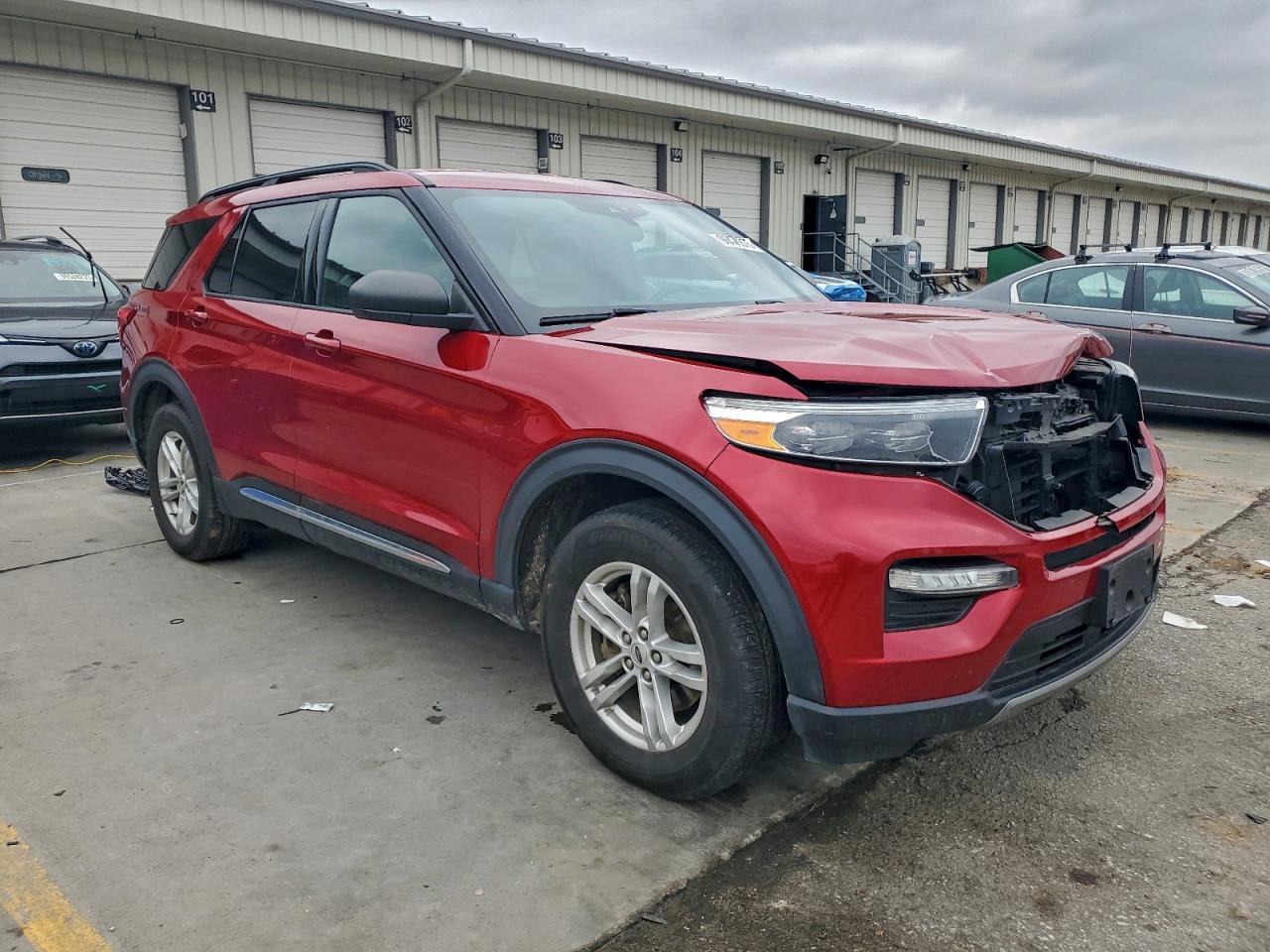 2020 FORD EXPLORER XLT photo 4