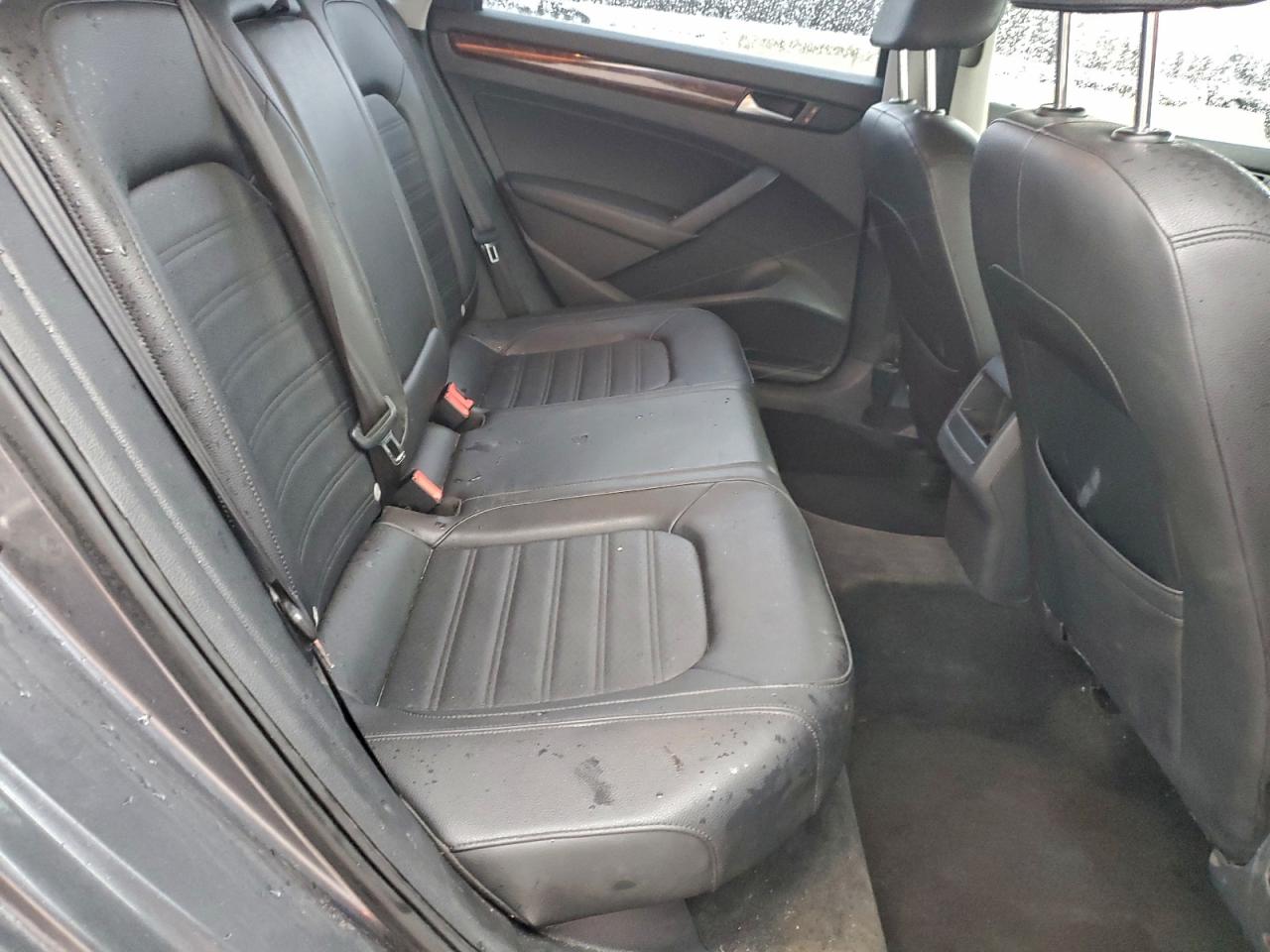2012 VOLKSWAGEN PASSAT SEL photo 10