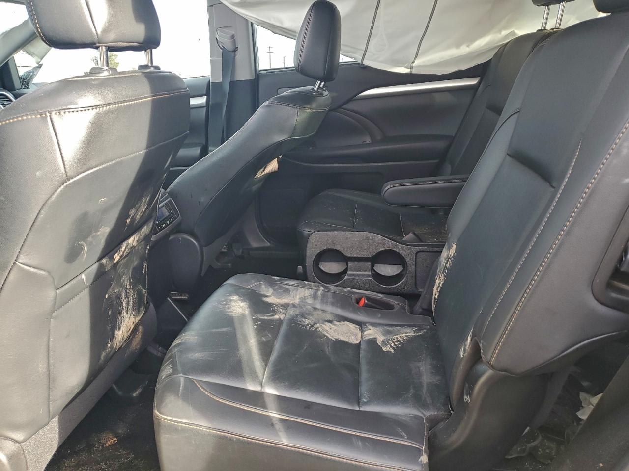 2019 TOYOTA HIGHLANDER SE photo 11