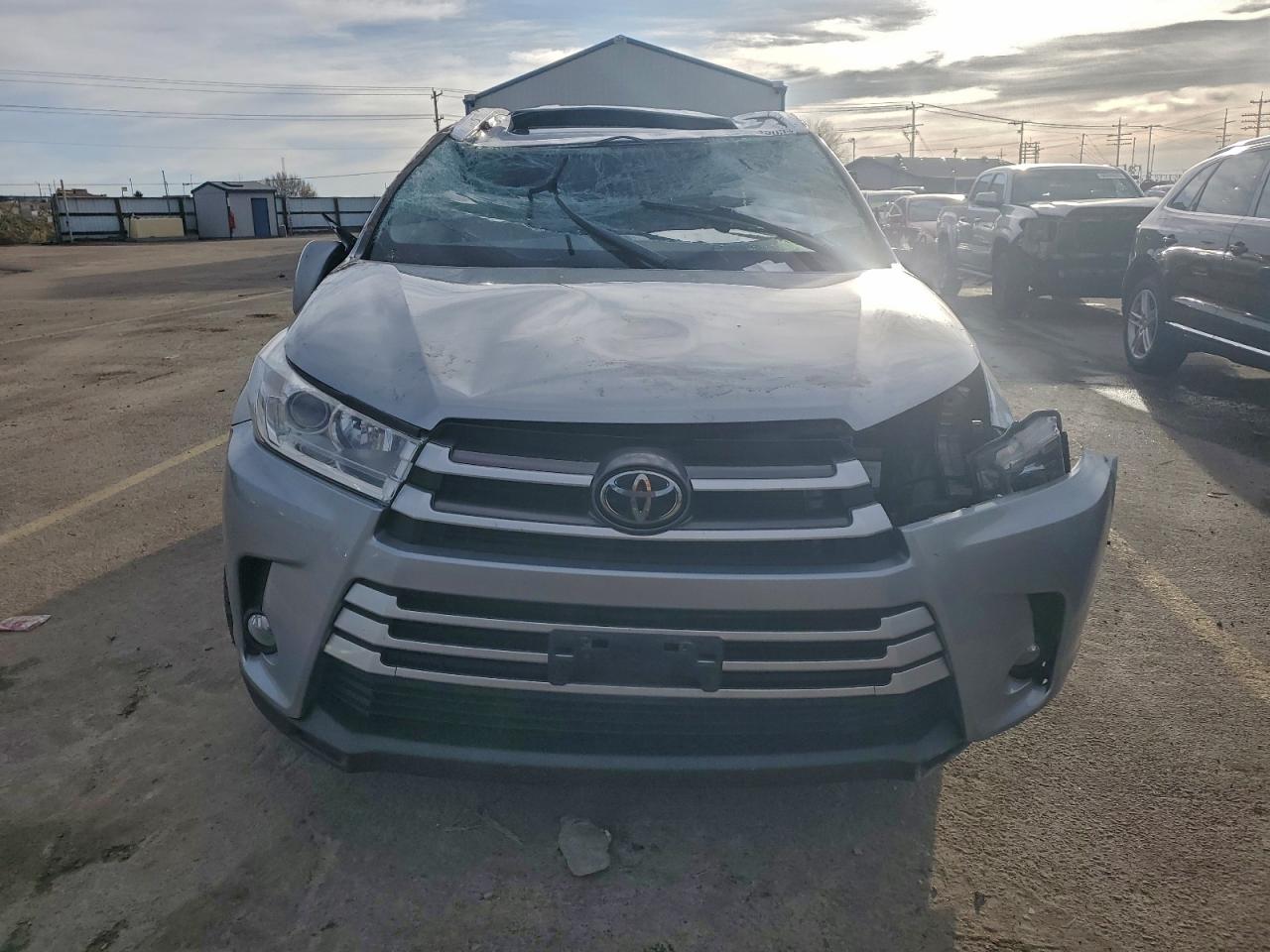 2019 TOYOTA HIGHLANDER SE photo 5