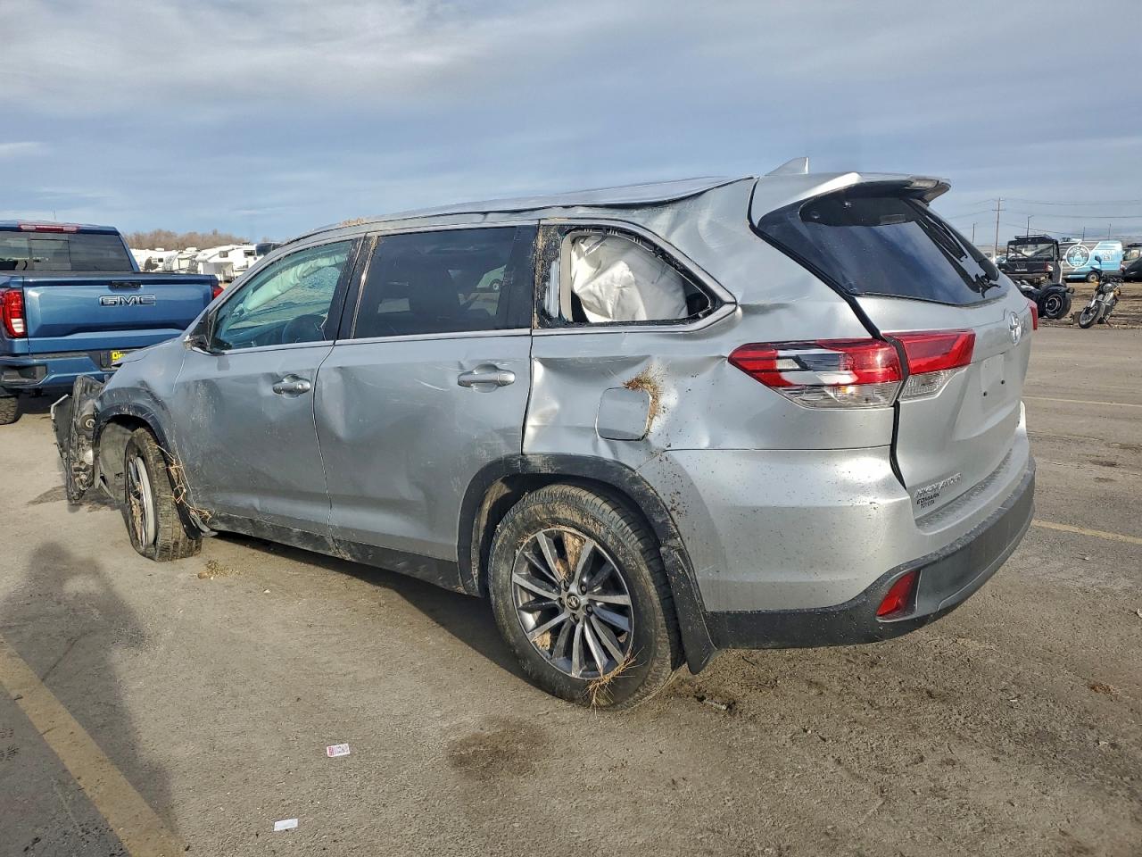 2019 TOYOTA HIGHLANDER SE photo 2