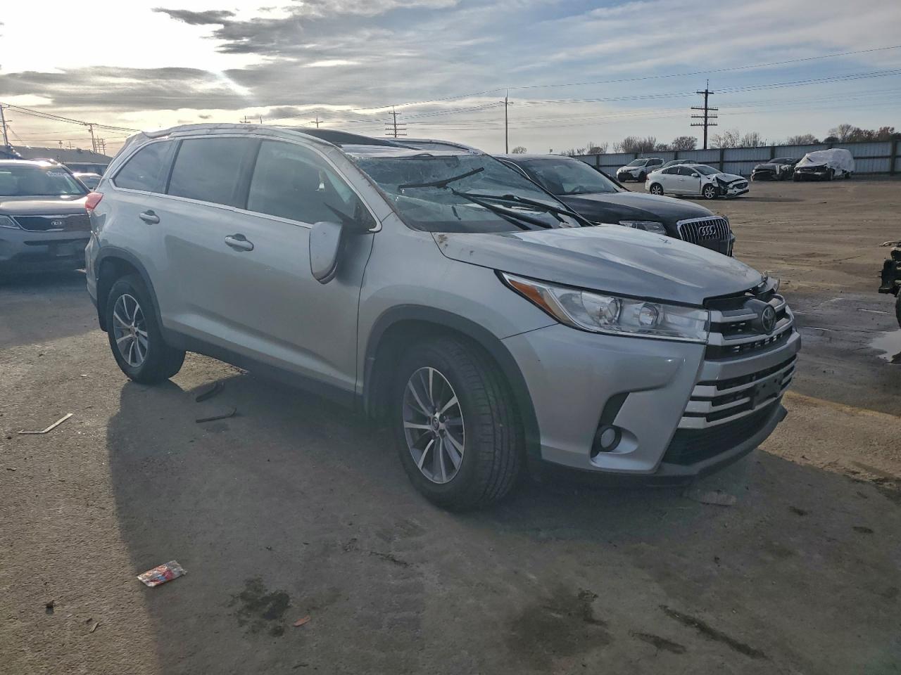 2019 TOYOTA HIGHLANDER SE photo 4
