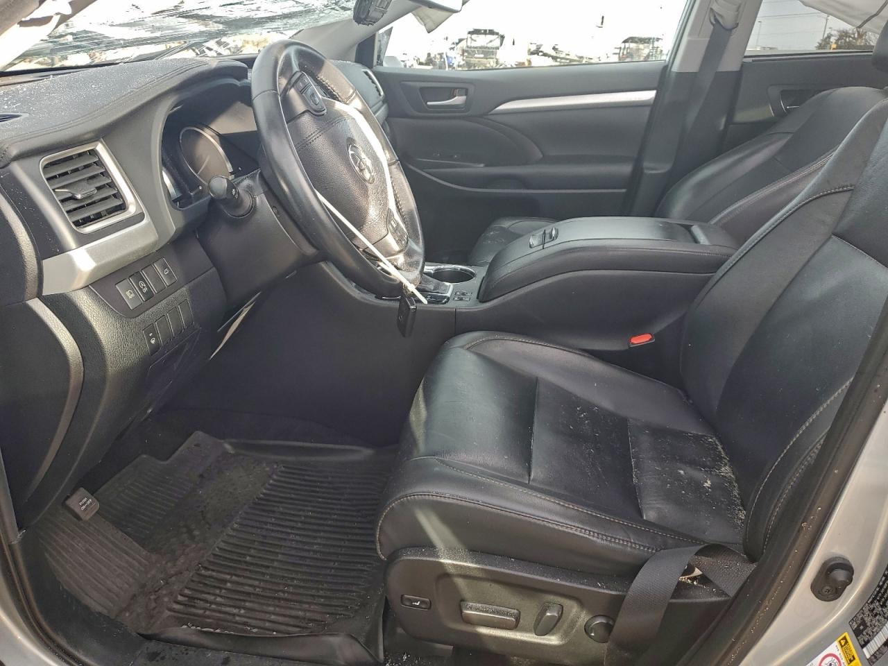 2019 TOYOTA HIGHLANDER SE photo 7