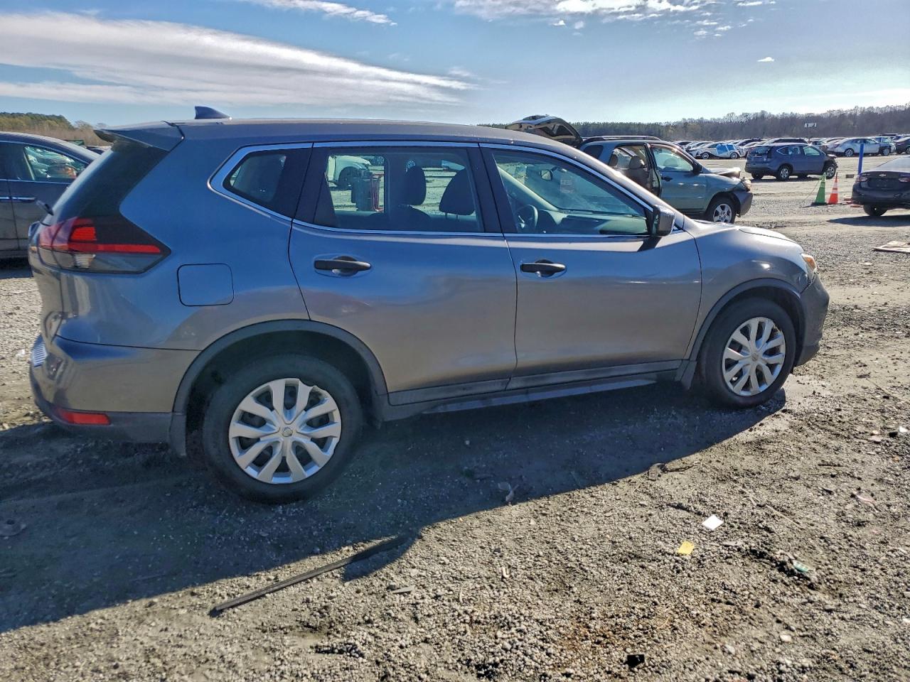 2018 NISSAN ROGUE S photo 3