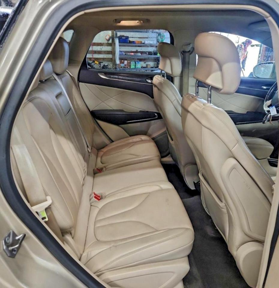 2017 LINCOLN MKC RESERVE photo 11