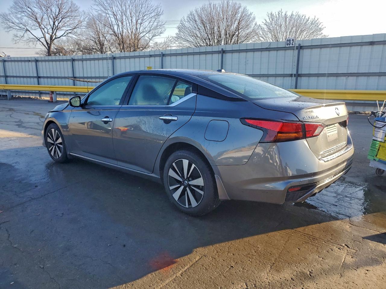 2019 NISSAN ALTIMA SV photo 2
