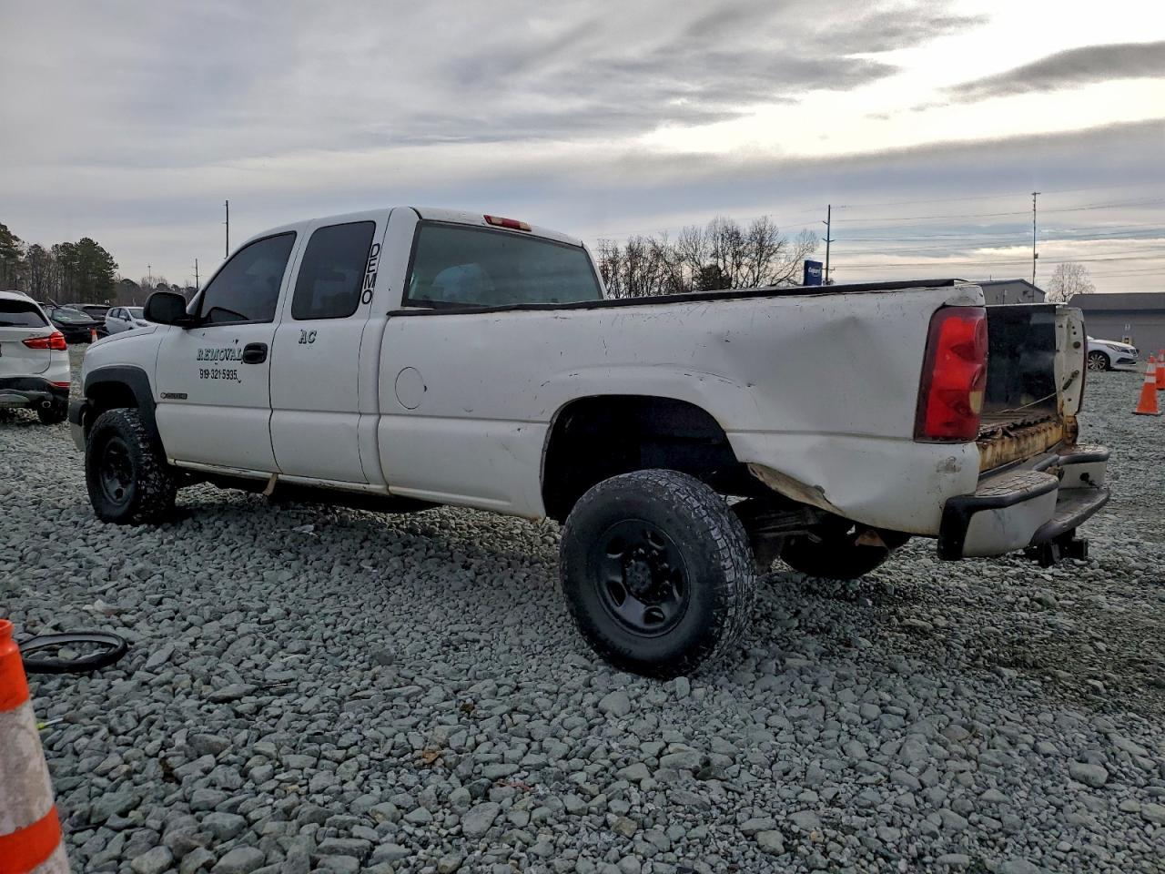 2004 CHEVROLET SILVERADO C2500 HEAVY DUTY photo 2