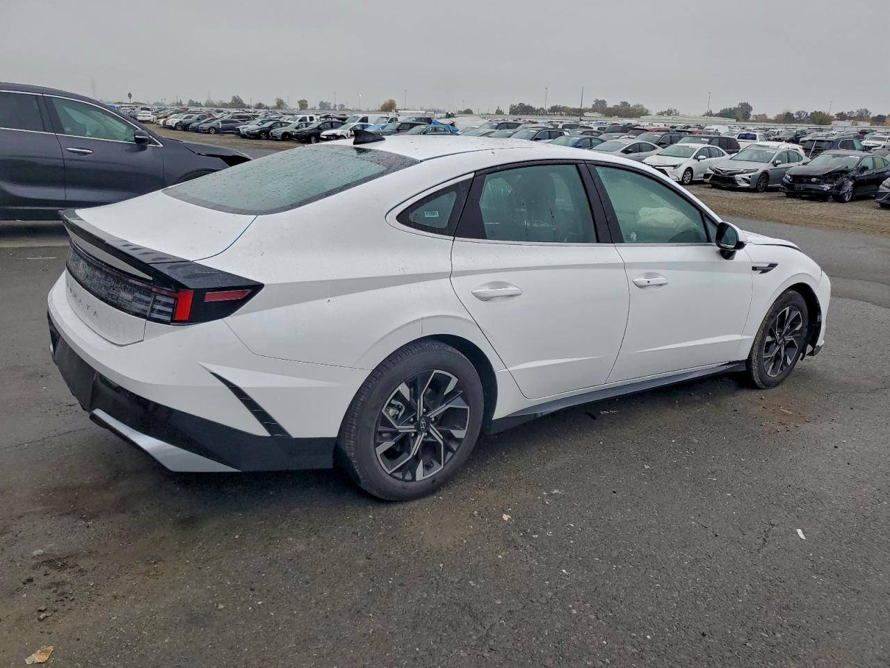 2025 HYUNDAI SONATA SEL photo 3