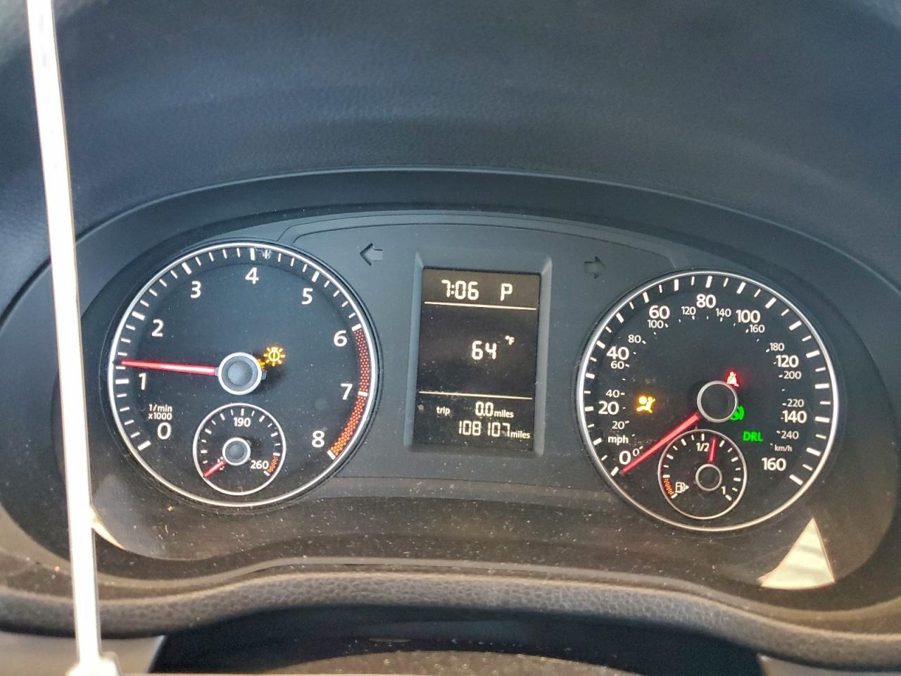 2015 VOLKSWAGEN PASSAT S photo 9