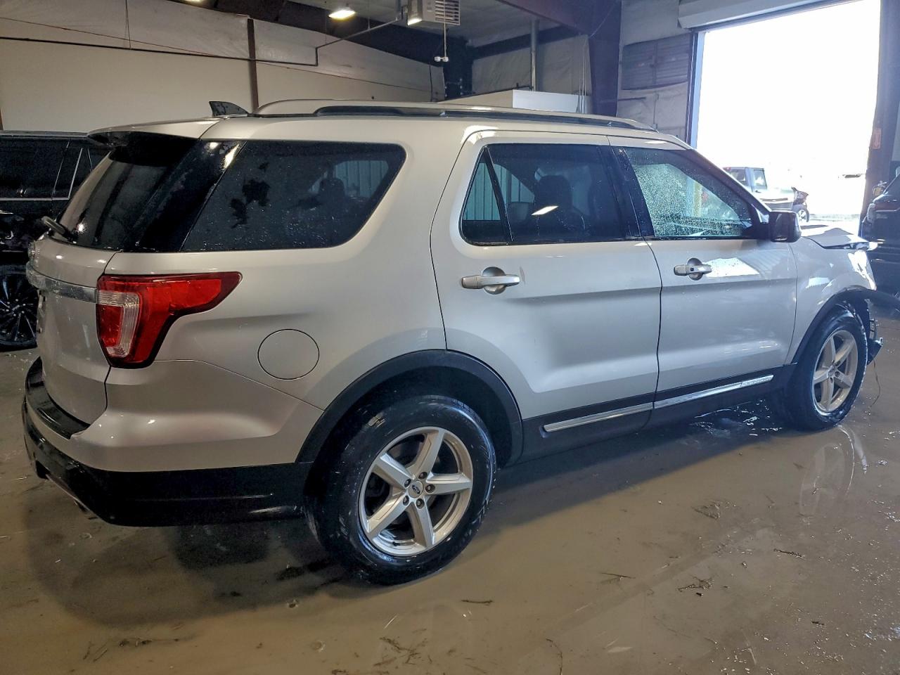 2018 FORD EXPLORER XLT photo 3