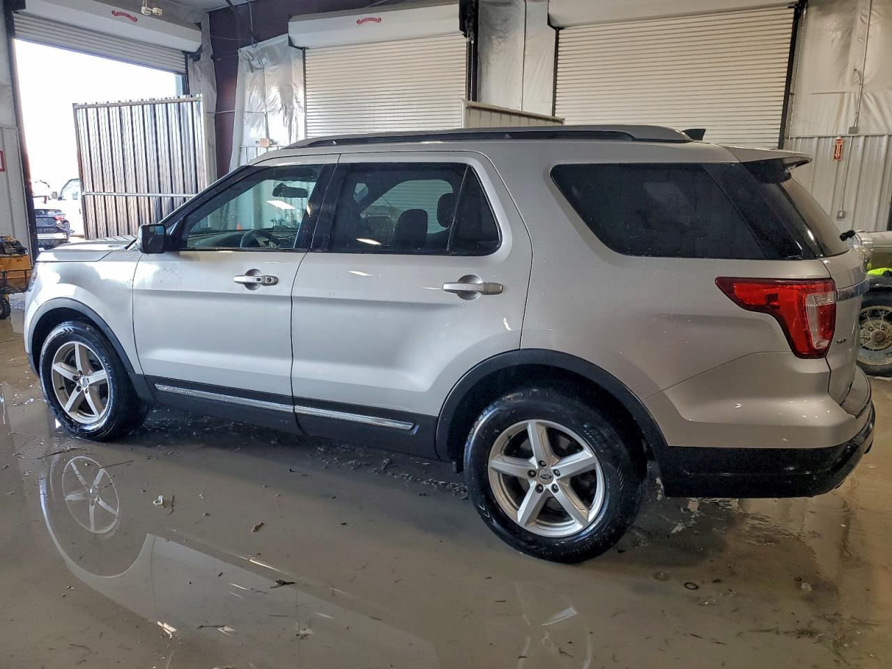 2018 FORD EXPLORER XLT photo 2