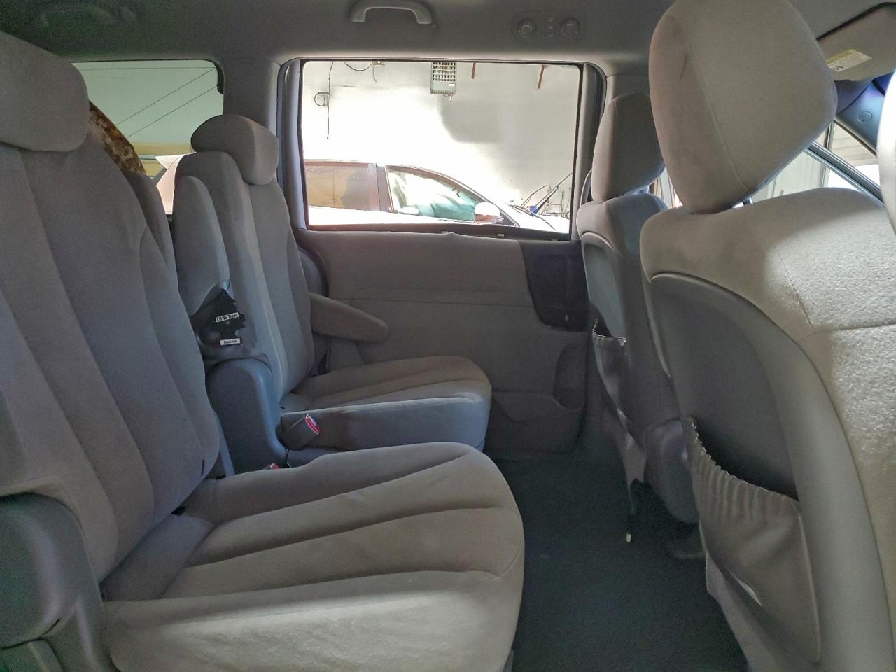 2008 HYUNDAI ENTOURAGE GLS photo 11
