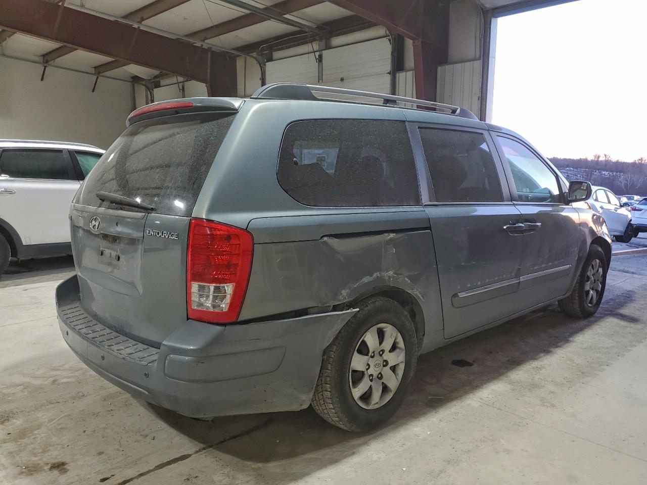 2008 HYUNDAI ENTOURAGE GLS photo 3