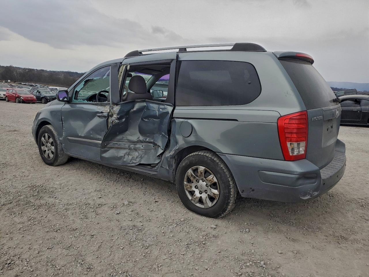 2008 HYUNDAI ENTOURAGE GLS photo 2
