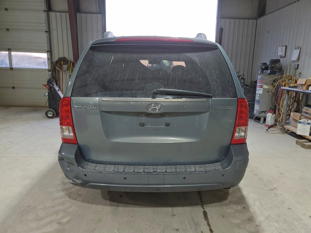 2008 HYUNDAI ENTOURAGE GLS photo 6