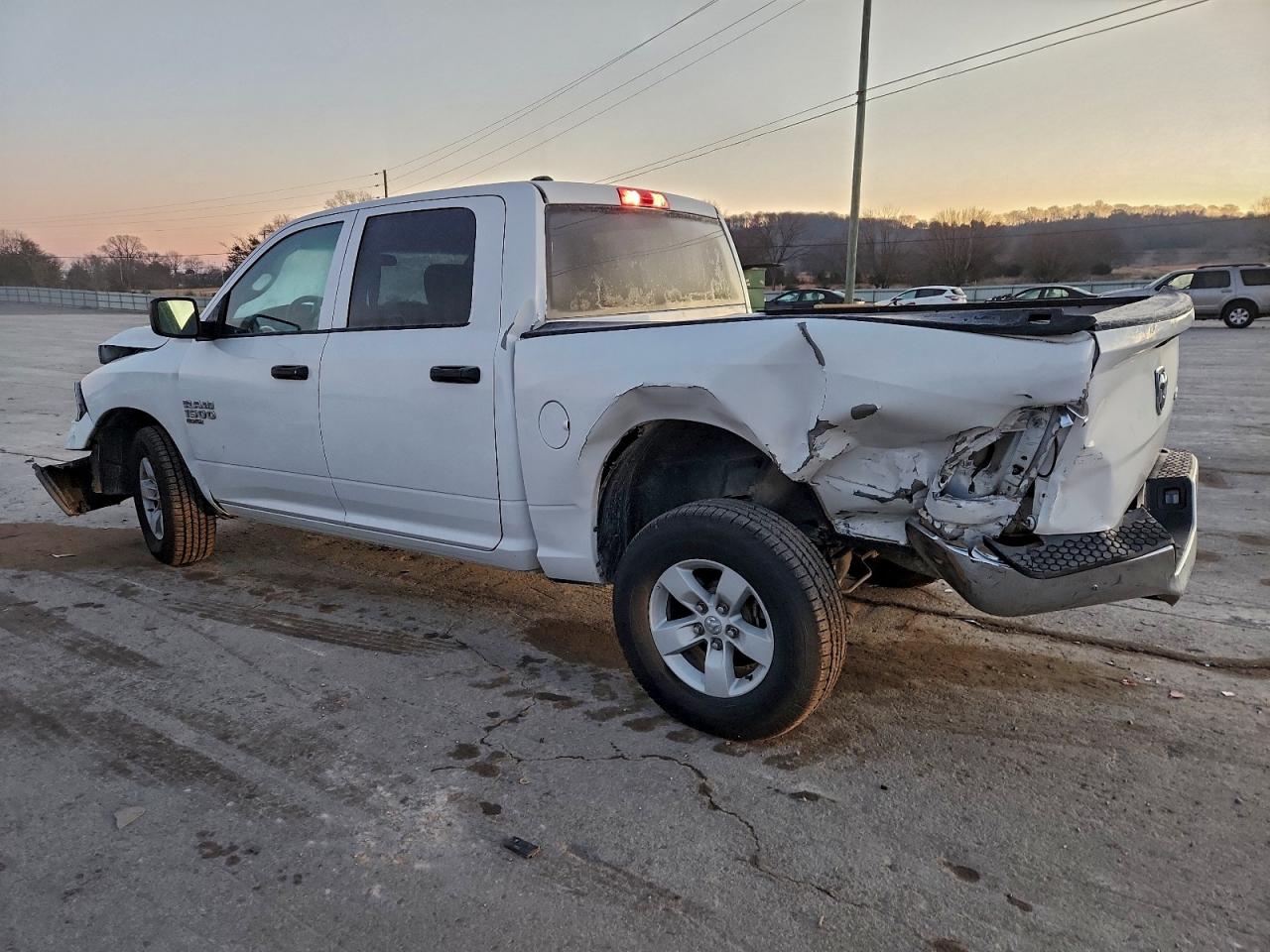 2022 RAM 1500 CLASSIC SLT photo 2