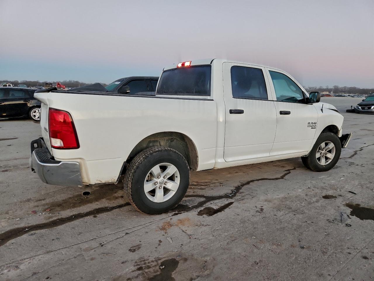 2022 RAM 1500 CLASSIC SLT photo 3