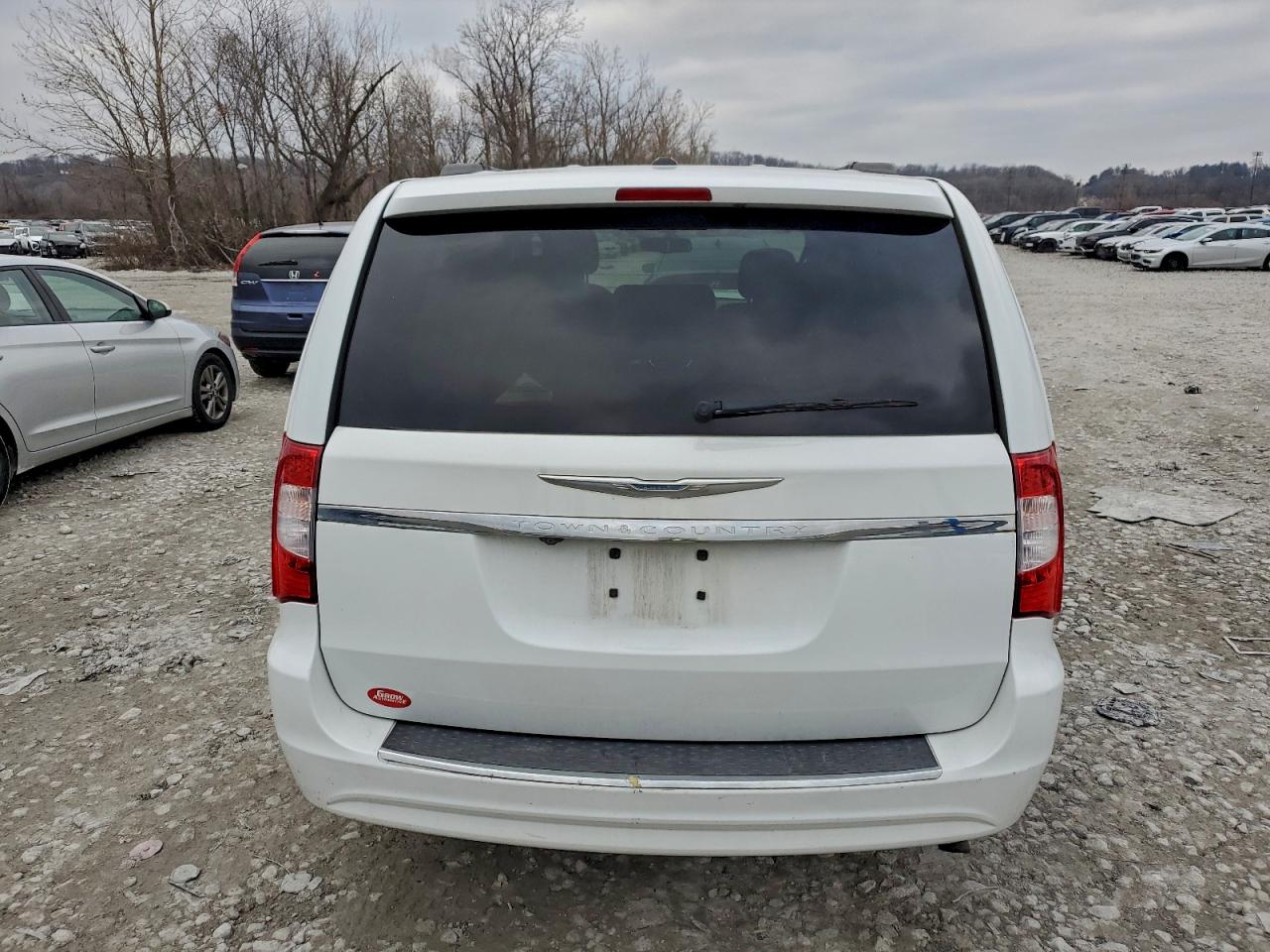 2015 CHRYSLER TOWN & COUNTRY TOURING photo 6
