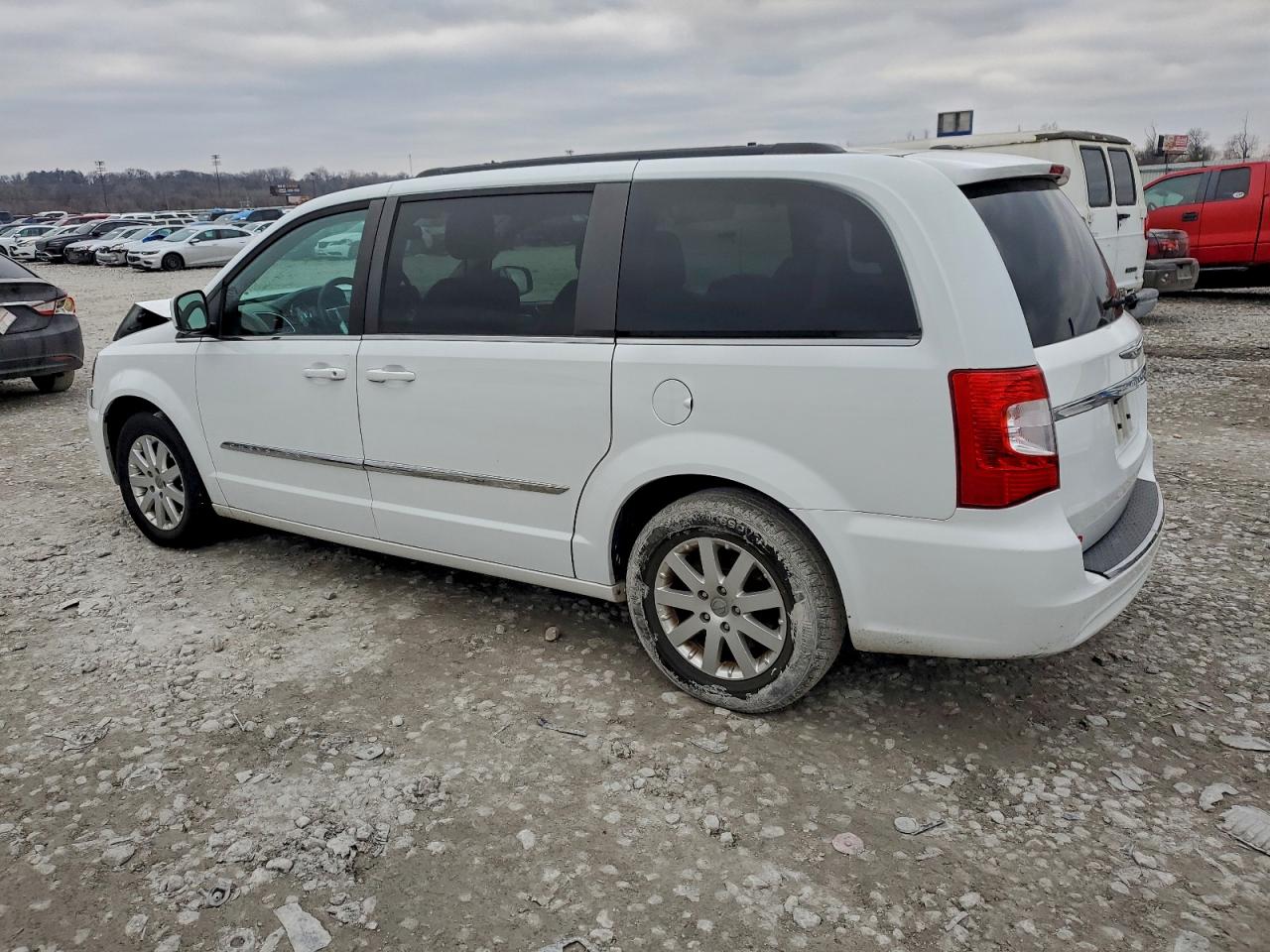 2015 CHRYSLER TOWN & COUNTRY TOURING photo 2