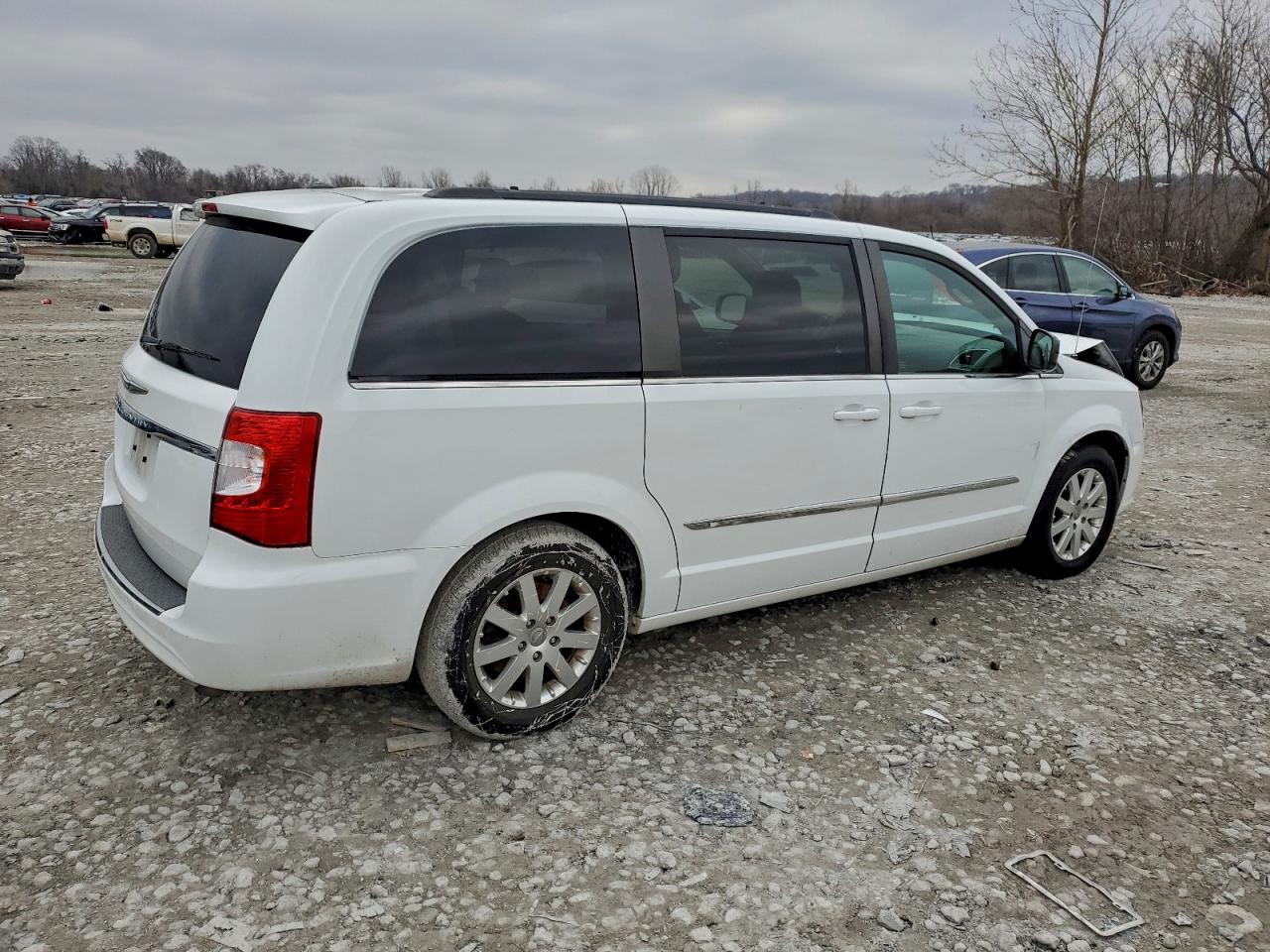 2015 CHRYSLER TOWN & COUNTRY TOURING photo 3