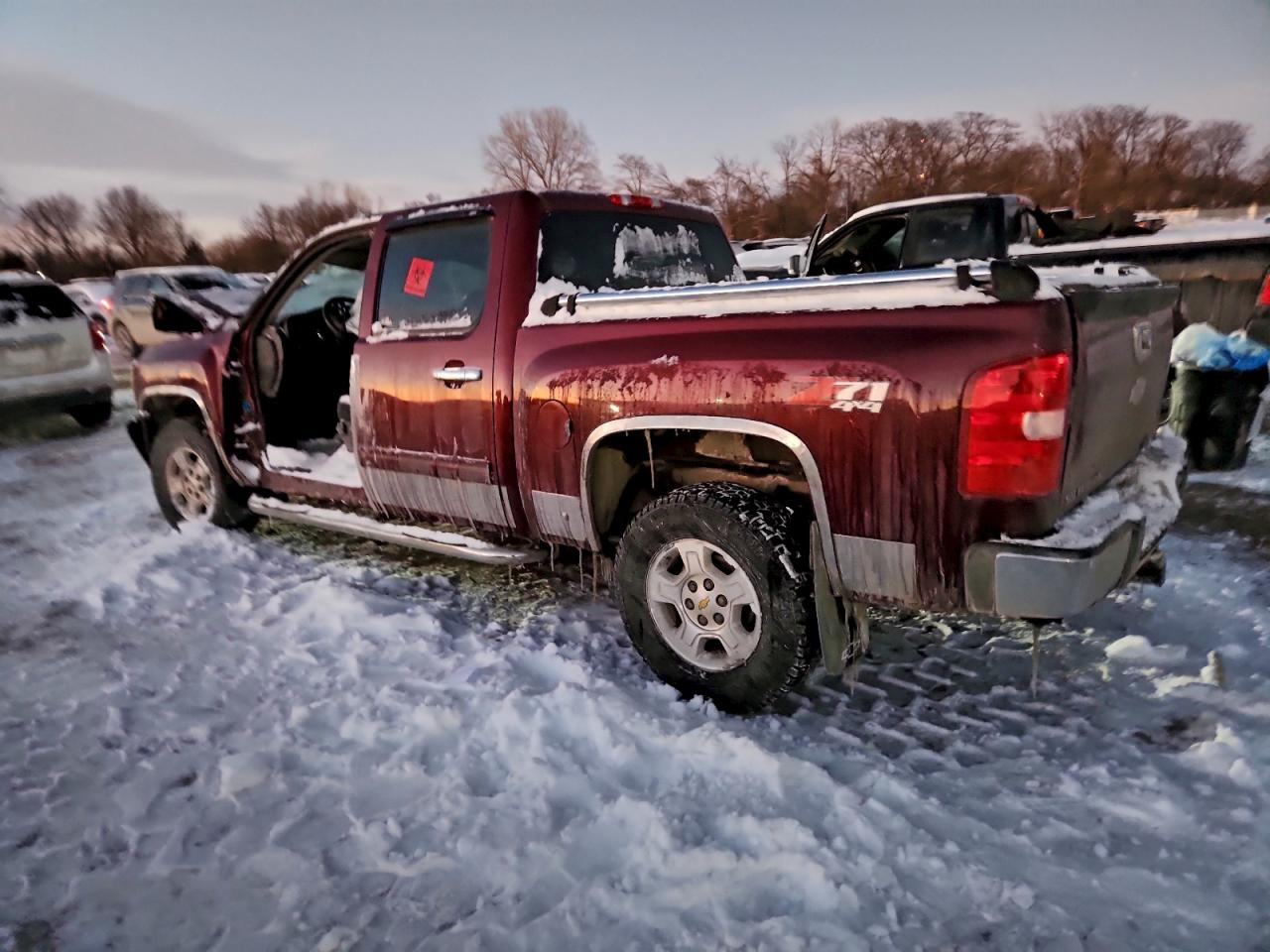 2009 CHEVROLET SILVERADO K1500 LT photo 2