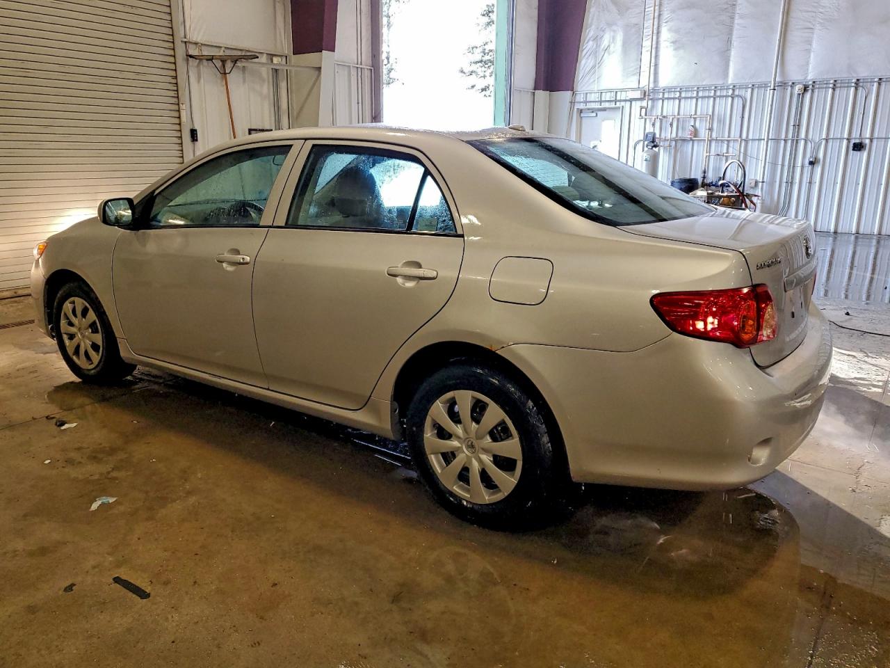2010 TOYOTA COROLLA photo 2
