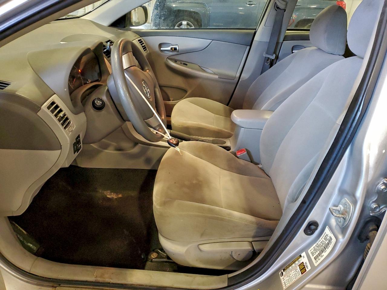 2010 TOYOTA COROLLA photo 7