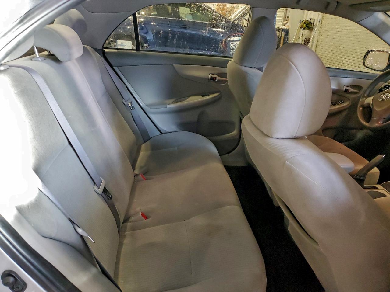 2010 TOYOTA COROLLA photo 10