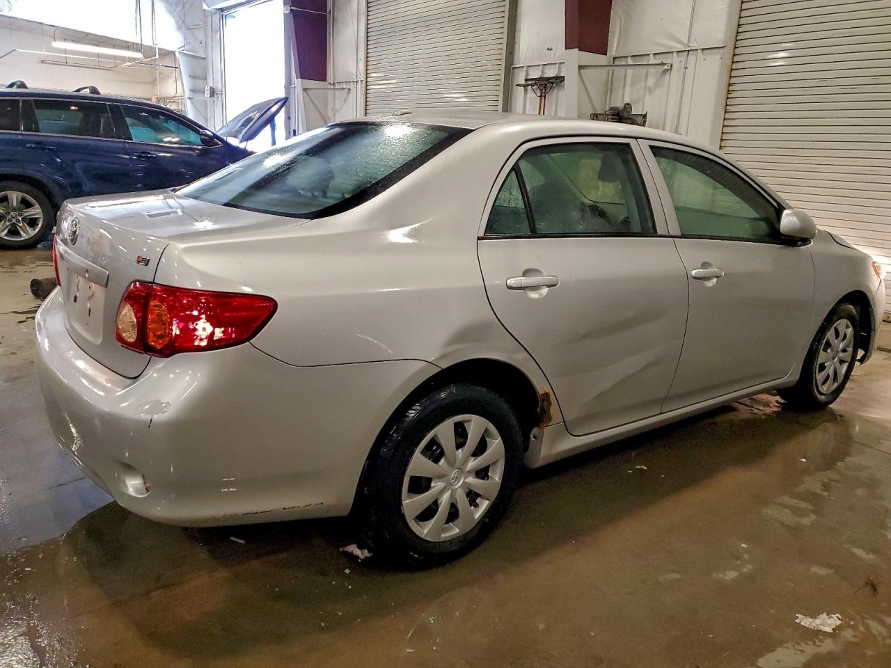 2010 TOYOTA COROLLA photo 3