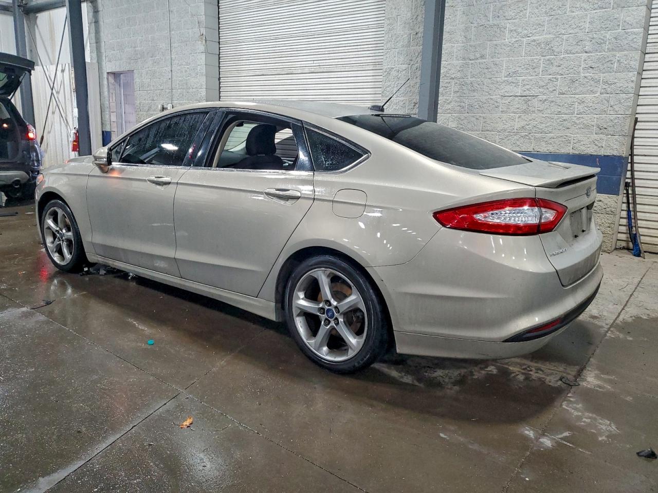 2015 FORD FUSION SE photo 2